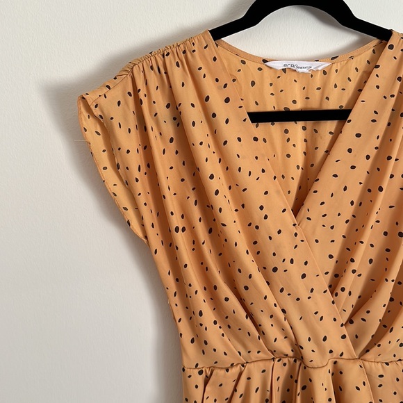 💚 BCBGeneration Yellow Polka Dot Faux Wrap Cap Sleeve Dress - Picture 2 of 9